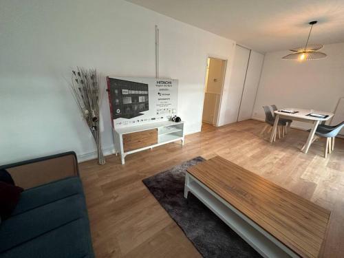 Appartement 4 pers. avec parking gratuit sur place Petit Couronne in Le Grand-Quevilly Appartement 4 pers. avec parking gratuit sur place Petit Couronne in Le Grand-Quevilly