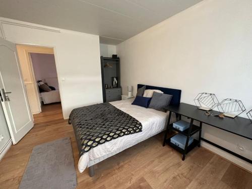 Appartement 4 pers. avec parking gratuit sur place Petit Couronne in Le Grand-Quevilly Appartement 4 pers. avec parking gratuit sur place Petit Couronne in Le Grand-Quevilly