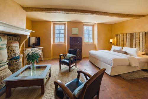 This photo about Cap de Castel shared on HyHotel.com