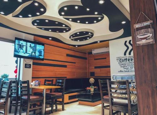 Restaurant, Rustic Crown Hotel in Alaminos City Restaurant, Rustic Crown Hotel in Alaminos City