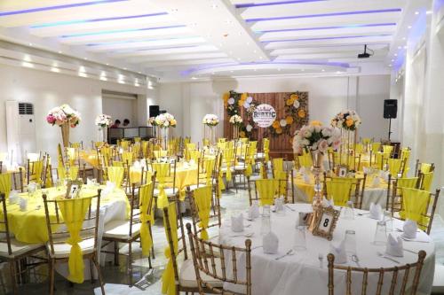 Rustic Crown Hotel in 阿拉明諾斯市 Rustic Crown Hotel in 阿拉明諾斯市