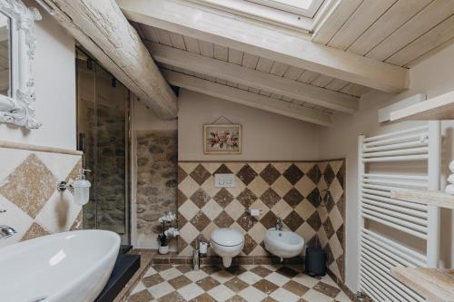 Bathroom, Villa Mocasina - 25 m Pool in Calvagese della Riviera Bathroom, Villa Mocasina - 25 m Pool in Calvagese della Riviera