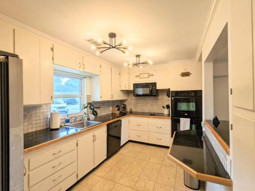 Kitchen, Group Friendly Lakefront Retreat 3BR in Orlando West Kitchen, Group Friendly Lakefront Retreat 3BR in Orlando West