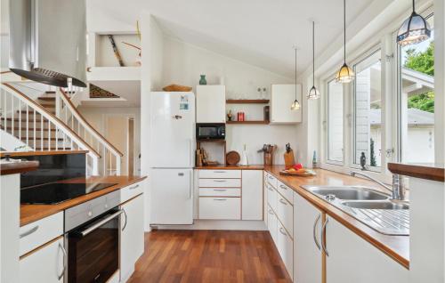 Kitchen, 3 Bedroom Amazing Home In Ebeltoft in Vibaek Strand Kitchen, 3 Bedroom Amazing Home In Ebeltoft in Vibaek Strand