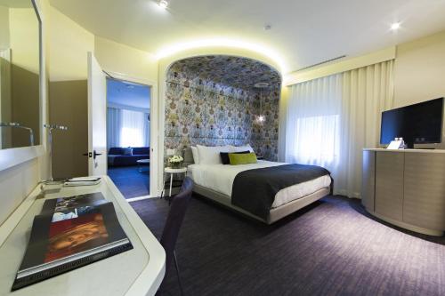Dream Midtown By Hyatt in Midtown West Dream Midtown By Hyatt in Midtown West