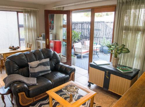 Zona de TV/saló-bar comuns, Stay @ Honeytree in Edenvale Zona de TV/saló-bar comuns, Stay @ Honeytree in Edenvale
