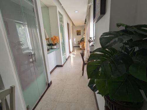 Entrance, Peninsula Suites near Immigration Office Entrance, Peninsula Suites near Immigration Office