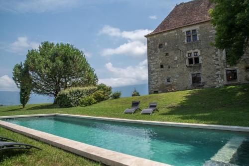 Swimming pool, Chateau beyrin in Yenne Swimming pool, Chateau beyrin in Yenne