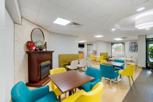 餐飲選擇, 阿什維爾機場凱富酒店 (Comfort Inn Asheville Airport) in 弗萊徹(NC) 餐飲選擇, 阿什維爾機場凱富酒店 (Comfort Inn Asheville Airport) in 弗萊徹(NC)