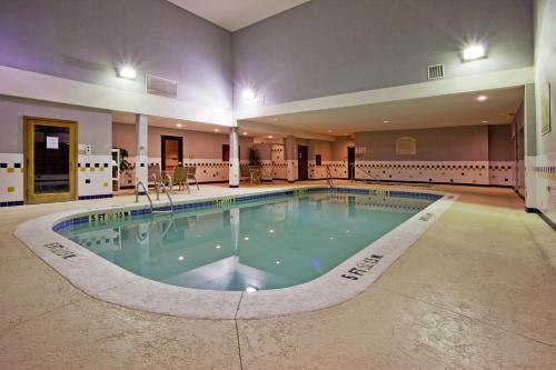 Piscină, Country Inn & Suites by Radisson, Griffin, GA in Griffin (GA) Piscină, Country Inn & Suites by Radisson, Griffin, GA in Griffin (GA)