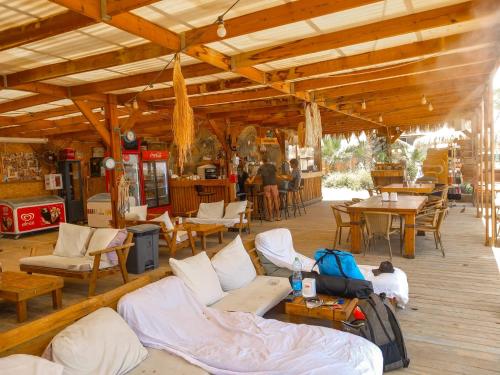 エン ゲディ キャンプ ロッジ (Ein Gedi Camp Lodge) in 死海 エン ゲディ キャンプ ロッジ (Ein Gedi Camp Lodge) in 死海