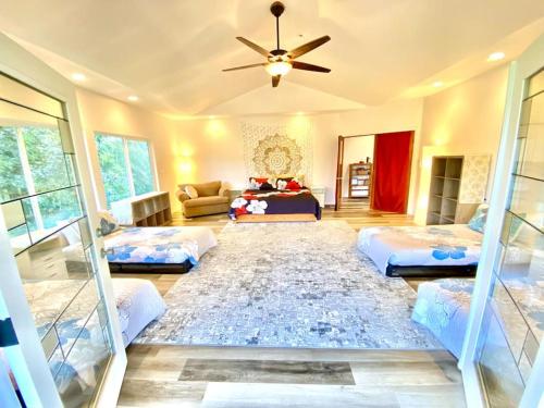 THE HONOMU HOUSE - Gorgeous, Spacious 4Bd2Ba Home near Waterfalls and Hilo, Sleeps 12! in Honomu (HI) THE HONOMU HOUSE - Gorgeous, Spacious 4Bd2Ba Home near Waterfalls and Hilo, Sleeps 12! in Honomu (HI)