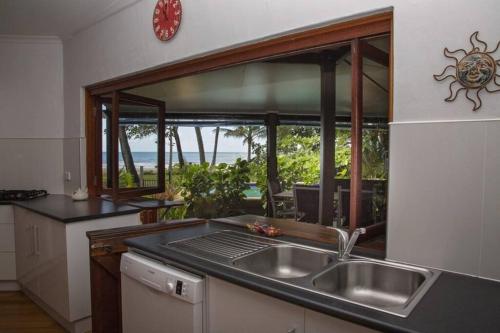 100m² 2 spavaća soba, 1 privatna kupaonica Kuća u Wongaling Beach
(Gecko's Cottage - Absolute Beachfront) in Mission Beach 100m² 2 spavaća soba, 1 privatna kupaonica Kuća u Wongaling Beach
(Gecko's Cottage - Absolute Beachfront) in Mission Beach