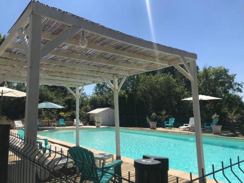 Плувен басейн, CAMPING HERMITAGE DES 4 SAISONS in Saint-Julien-de-Bourdeilles Плувен басейн, CAMPING HERMITAGE DES 4 SAISONS in Saint-Julien-de-Bourdeilles