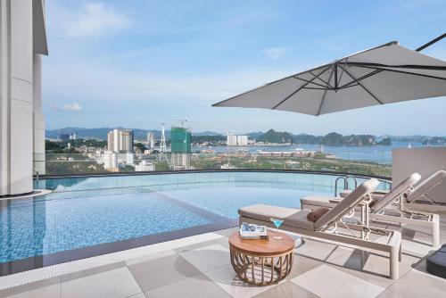 Swimming pool, The Yacht Hotel by DC in Hạ Long Swimming pool, The Yacht Hotel by DC in Hạ Long