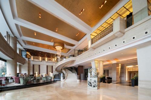 Lobby, Swissotel Grand Shanghai in Jing'an and SHA Railway Station Lobby, Swissotel Grand Shanghai in Jing'an and SHA Railway Station