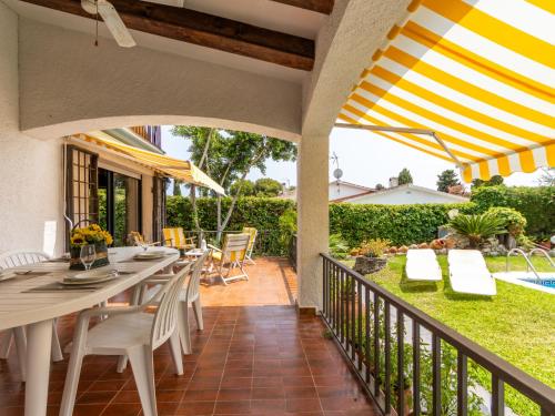 Holiday Home El Garrofer by Interhome in Comarruga Holiday Home El Garrofer by Interhome in Comarruga
