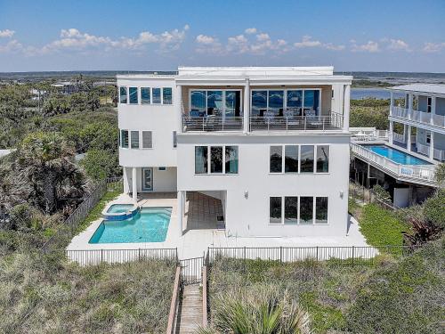 Exterior view, Ocean Paradise in Crescent Beach Exterior view, Ocean Paradise in Crescent Beach
