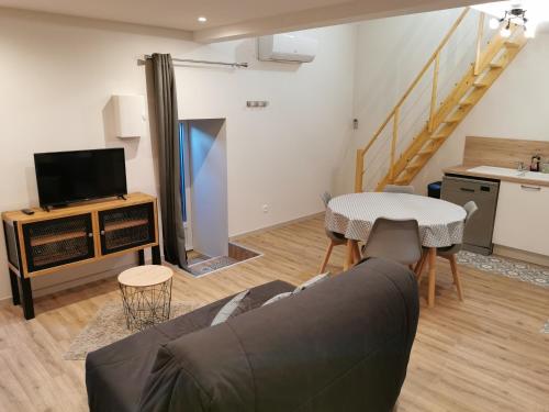 Studio Climatisé 38m2 Poitiers proche Futuroscope (Studio Climatise 38m2 Poitiers proche Futuroscope) in Saint-Eloi Studio Climatisé 38m2 Poitiers proche Futuroscope (Studio Climatise 38m2 Poitiers proche Futuroscope) in Saint-Eloi