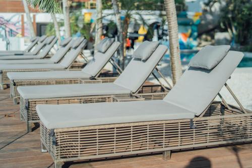 Swimming pool, Solitude Acacia Resort in Batangas Swimming pool, Solitude Acacia Resort in Batangas
