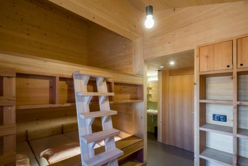 Zuhanyzó, Jugendherberge Trin in Trin-Digg Zuhanyzó, Jugendherberge Trin in Trin-Digg