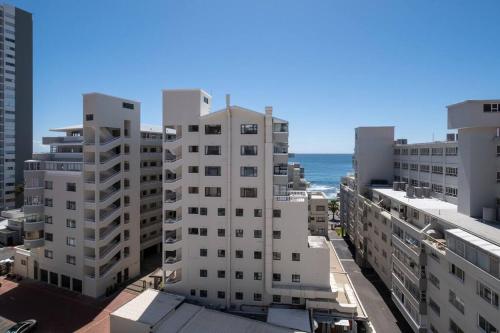 402 The Flamingo, luxury Living