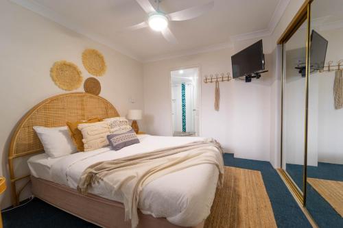 Ocean View 2BR Apartment and SPA in Biggera Waters Ocean View 2BR Apartment and SPA in Biggera Waters