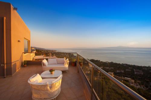 ระเบียง/ชานเรือน, Belvedere Hotel in แคลามาทา ระเบียง/ชานเรือน, Belvedere Hotel in แคลามาทา