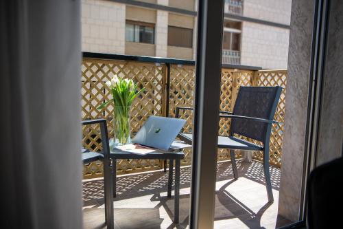 Balcony/terrace, Contemporaneamente 147 - Modern & Comfort Rooms in Murat Balcony/terrace, Contemporaneamente 147 - Modern & Comfort Rooms in Murat