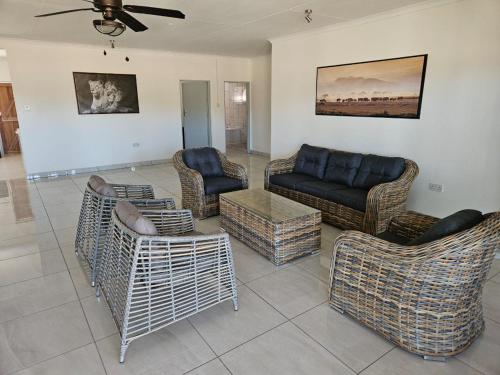 Shared lounge/TV area, Dagha Boys in Khwai Shared lounge/TV area, Dagha Boys in Khwai