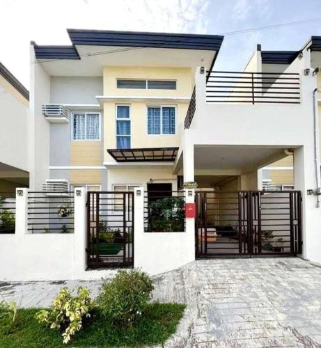 2 Storey House 4 BR Diamond Heights Near Airport near Сул Орхидс 2 Storey House 4 BR Diamond Heights Near Airport near Сул Орхидс