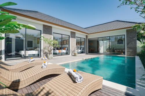 Villa Bunga Lily - Sumptuous 3BR Luxury Private Villa in Canggu