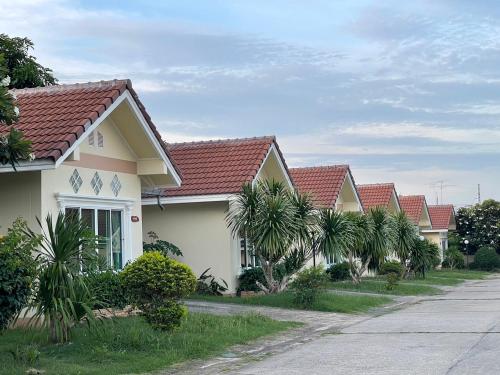 ธนวรรณรีสอร์ท - Thanawan Resort near Ban Suan Som Furniture Market ธนวรรณรีสอร์ท - Thanawan Resort near Ban Suan Som Furniture Market
