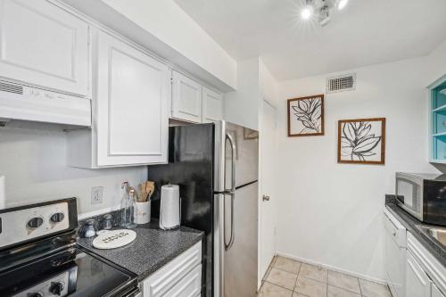 Dallas Condo with Pool Access about 4 Mi to Downtown! in Highland Park Dallas Condo with Pool Access about 4 Mi to Downtown! in Highland Park