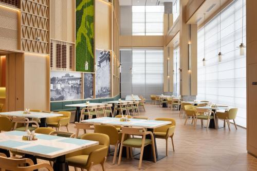 Restaurant, Home2 Suites by Hilton Beijing West Station in West Railway Station Restaurant, Home2 Suites by Hilton Beijing West Station in West Railway Station