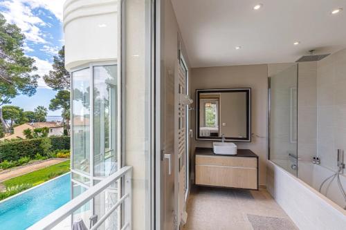 Swimming pool, Luxueuse Villa Charleston - Vue mer, Sauna Hammam in Trois Moulins Swimming pool, Luxueuse Villa Charleston - Vue mer, Sauna Hammam in Trois Moulins
