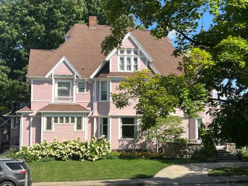 Market St Manor Bed and Breakfast in Nappanee (Indiana) Market St Manor Bed and Breakfast in Nappanee (Indiana)