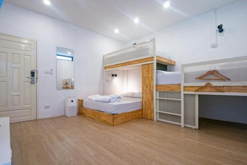 Paknap Hostel near Wat Hua Kuang Paknap Hostel near Wat Hua Kuang