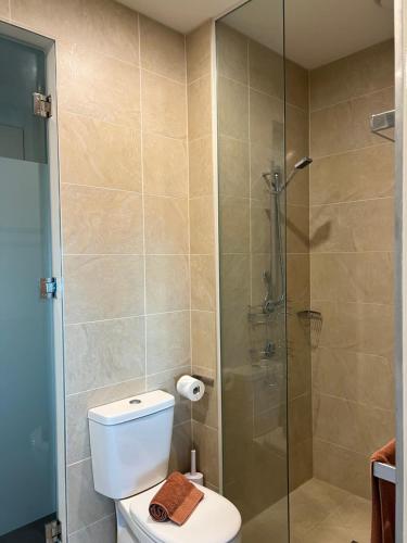 Bathroom, Lovely 2-bedroom apartment, breathtaking view! in Frankston Bathroom, Lovely 2-bedroom apartment, breathtaking view! in Frankston