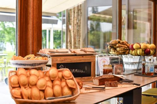 Food and beverages, Novotel Paris Creteil Le Lac in Creteil Food and beverages, Novotel Paris Creteil Le Lac in Creteil