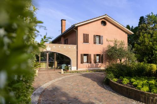 Entrada, Hotel Relais Leon d'Oro in Mirano Entrada, Hotel Relais Leon d'Oro in Mirano