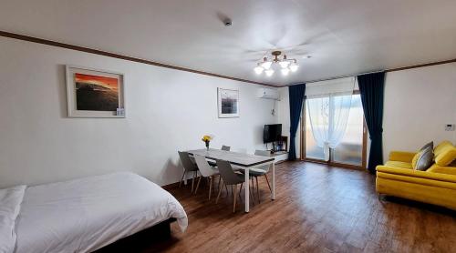 Suncheon Bay Ecology Pension in Phường Dosa Suncheon Bay Ecology Pension in Phường Dosa