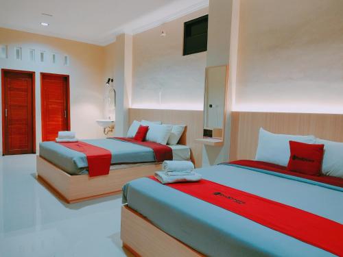 레드도어즈 니어 욕야 내셔널 뮤지엄 (RedDoorz near Jogja National Museum) in 위로브라잔 레드도어즈 니어 욕야 내셔널 뮤지엄 (RedDoorz near Jogja National Museum) in 위로브라잔