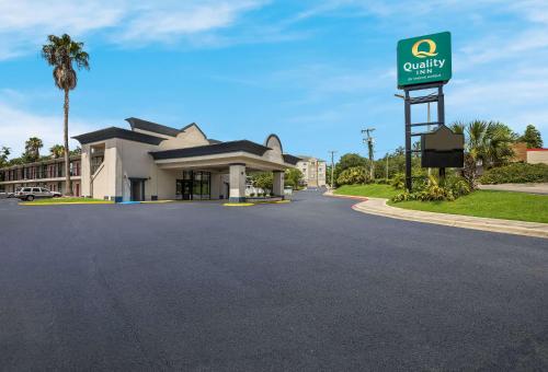 A szálláshely kívülről, Quality Inn Tallahassee near University in Tallahassee (Florida) A szálláshely kívülről, Quality Inn Tallahassee near University in Tallahassee (Florida)