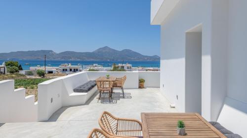 Exterior view, Hotel Ippocampos Studios in Milos Island Exterior view, Hotel Ippocampos Studios in Milos Island