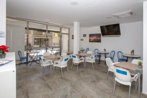 Közös társalgó / TV, Hostal El Mercat in Villajoyosa Közös társalgó / TV, Hostal El Mercat in Villajoyosa