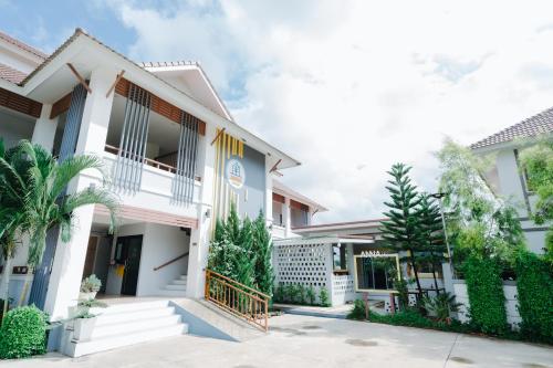 Exterior view, Annahouse near Wat Phrathat Chom Sak Exterior view, Annahouse near Wat Phrathat Chom Sak