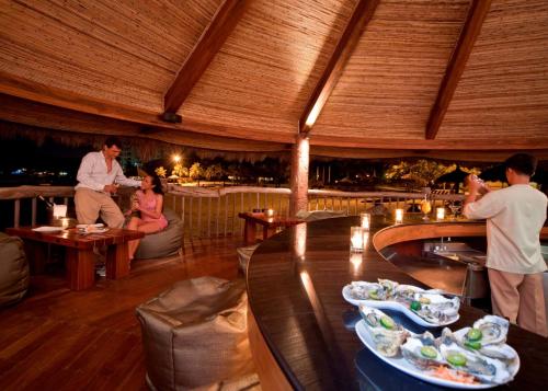 Restaurang, Bluewater Maribago Beach Resort in Cebu Restaurang, Bluewater Maribago Beach Resort in Cebu