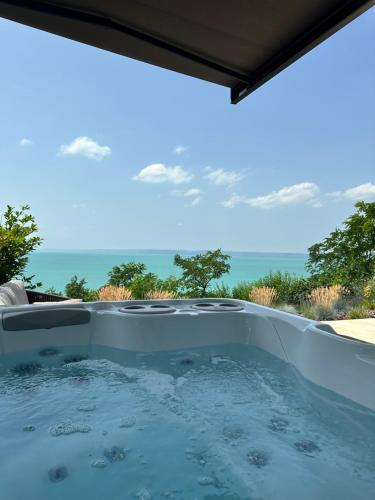 อ่างแช่น้ำร้อน, NavaGarden-panorama rest and spa in บาลาตันเคเนสเซ่ อ่างแช่น้ำร้อน, NavaGarden-panorama rest and spa in บาลาตันเคเนสเซ่