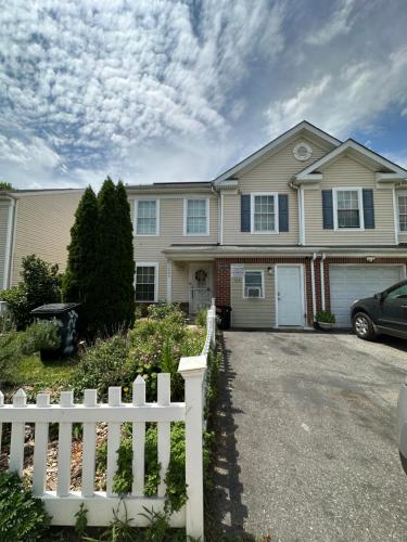 Full bed studio near Temple and Center city Philadelphia